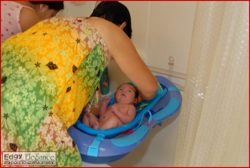 calvin-first-bath-20071012-007.jpg